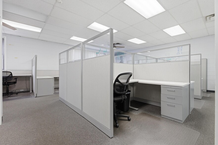 More Photos Of 174 Green St, Melrose Office For Sale