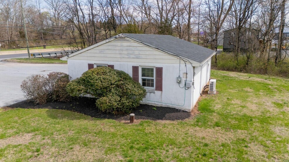 More Photos Of 926 Ben Franklin Hwy E, Douglassville Office For Sale