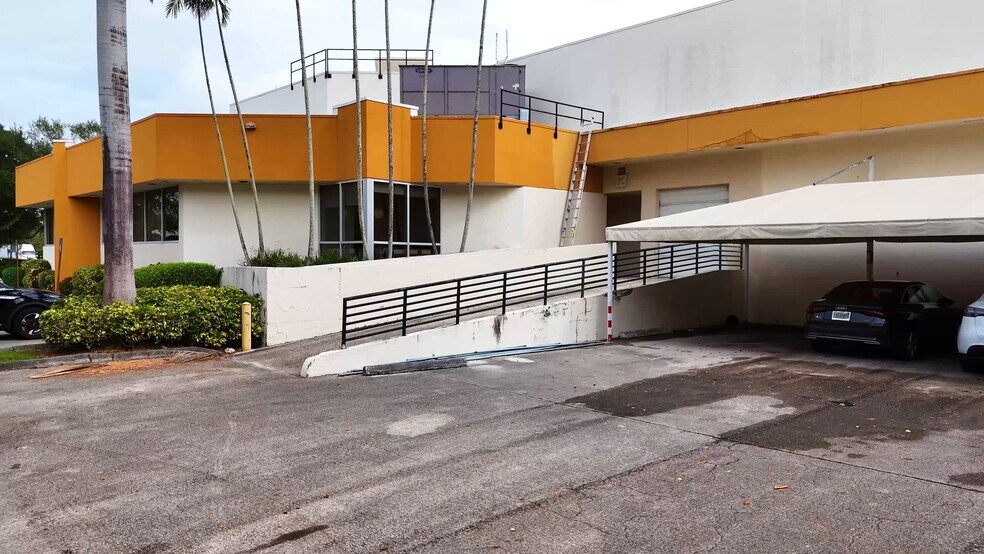 Primary Photo Of 8850 NW 20th St, Miami Light Manufacturing For Sale