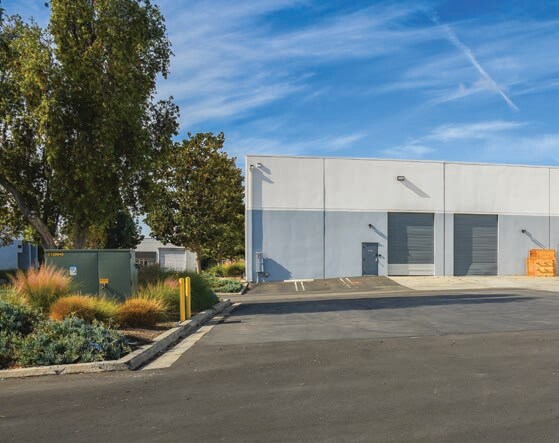 More Photos Of 1586-1590 Sunland Ln, Costa Mesa Warehouse For Lease