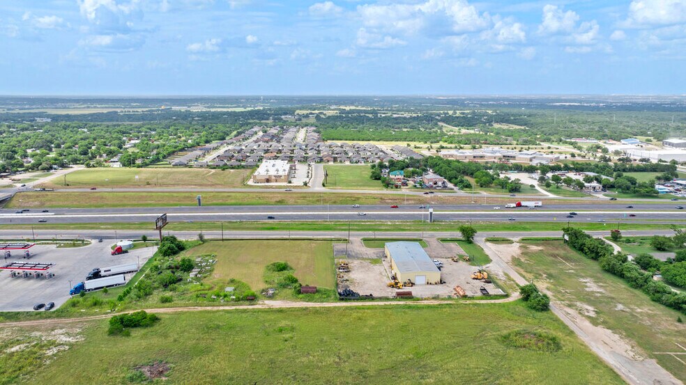 More Photos Of 3275 W US Highway 190, Belton Warehouse For Lease