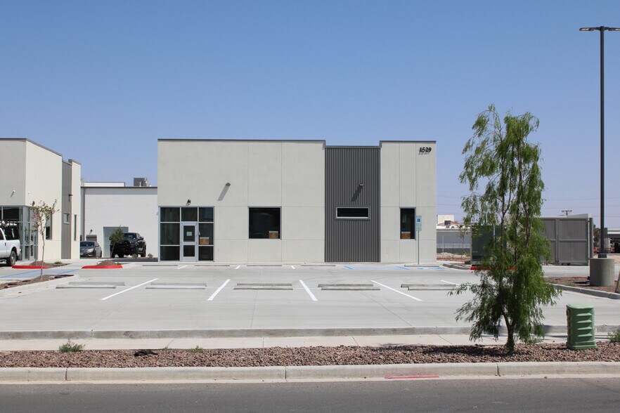 More Photos Of 1524 Oxbow Dr, Horizon City Medical For Sale