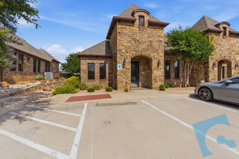 More Photos Of 9145 Belshire Dr, North Richland Hills Medical For Lease