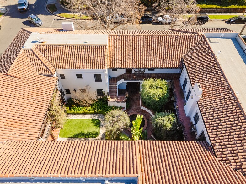 More Photos Of 455 N Sycamore Ave, Los Angeles Apartments For Sale