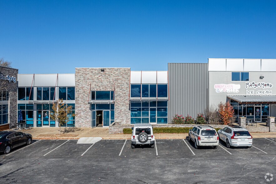 More Photos Of 3155 N College Ave, Fayetteville Storefront Retail Office For Lease