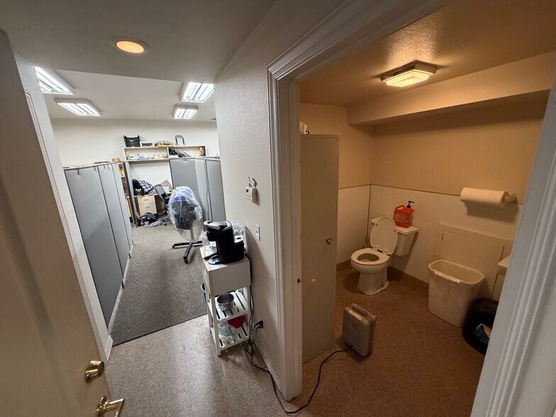 More Photos Of 5753-5755 W Barstow Ave, Fresno Warehouse For Lease