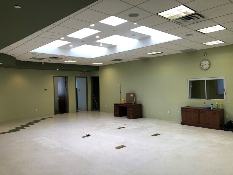 More Photos Of 1108 Zerega Ave, Bronx Service For Lease