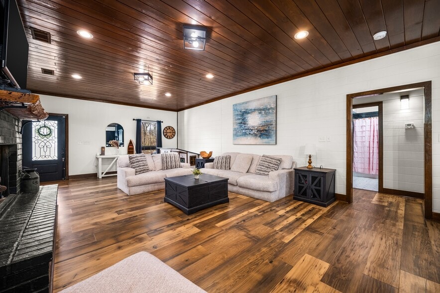 More Photos Of 54 Indian Creek Rd, Woodworth General Retail For Sale