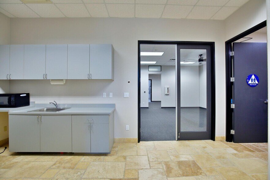 More Photos Of 39301 Badger St, Palm Desert Warehouse For Sale