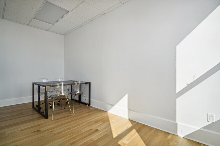 More Photos Of 2-4 Garber Sq, Ridgewood Restaurant For Sale