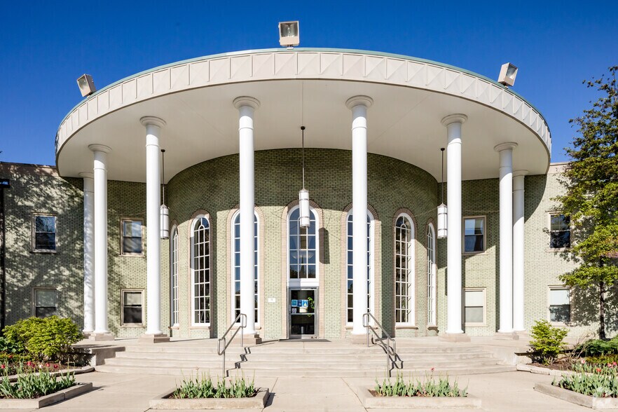 More Photos Of 2720 S River Rd, Des Plaines Office For Sale