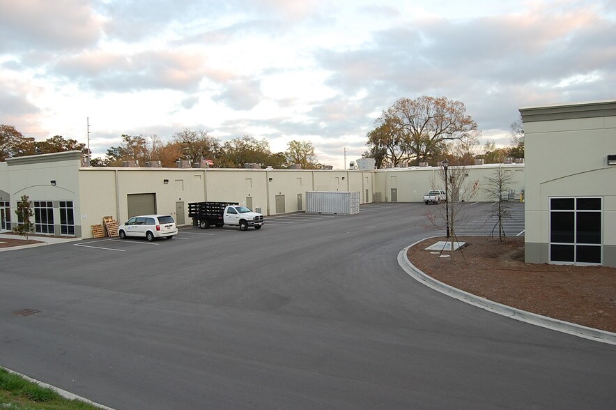 More Photos Of 5617 N Rhett Ave, North Charleston Research And Development For Lease