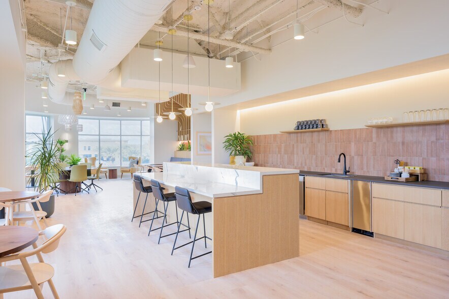 More Photos Of 15051 N Kierland Blvd, Scottsdale Coworking Space