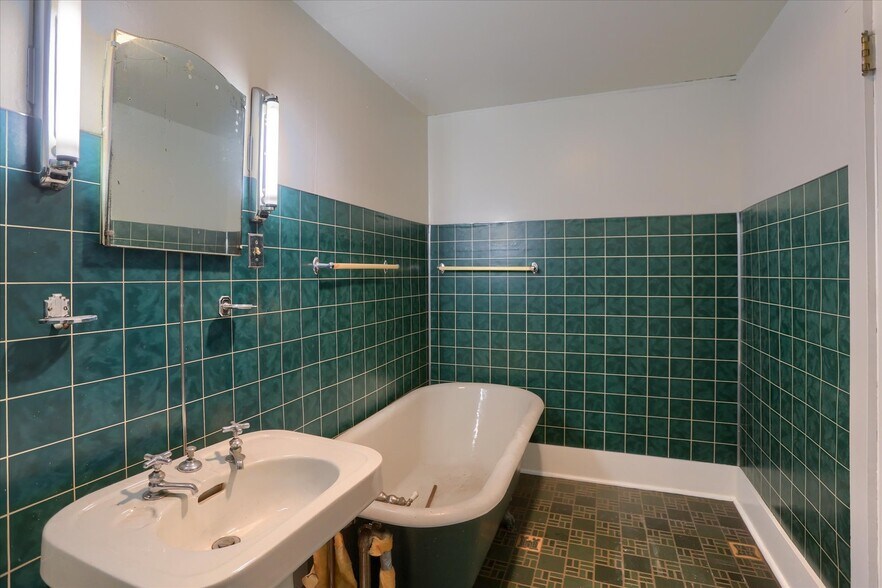 More Photos Of 3 S Market St, Shamokin Flex For Sale