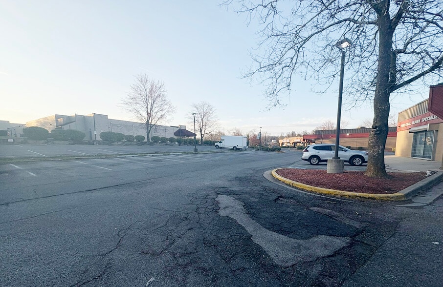 More Photos Of 97 Yost Pl, Capitol Heights General Retail For Sale