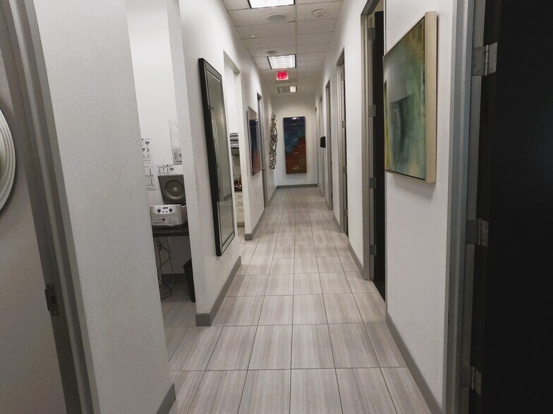 More Photos Of 16633 N Dallas Pky, Addison Office For Lease
