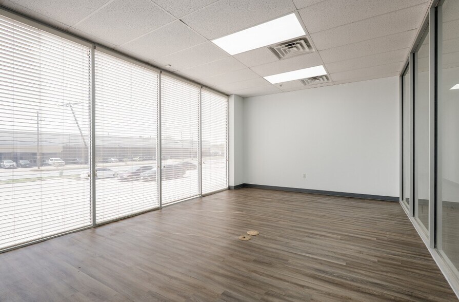 More Photos Of 2205-2215 E Pioneer Dr, Irving Manufacturing For Lease