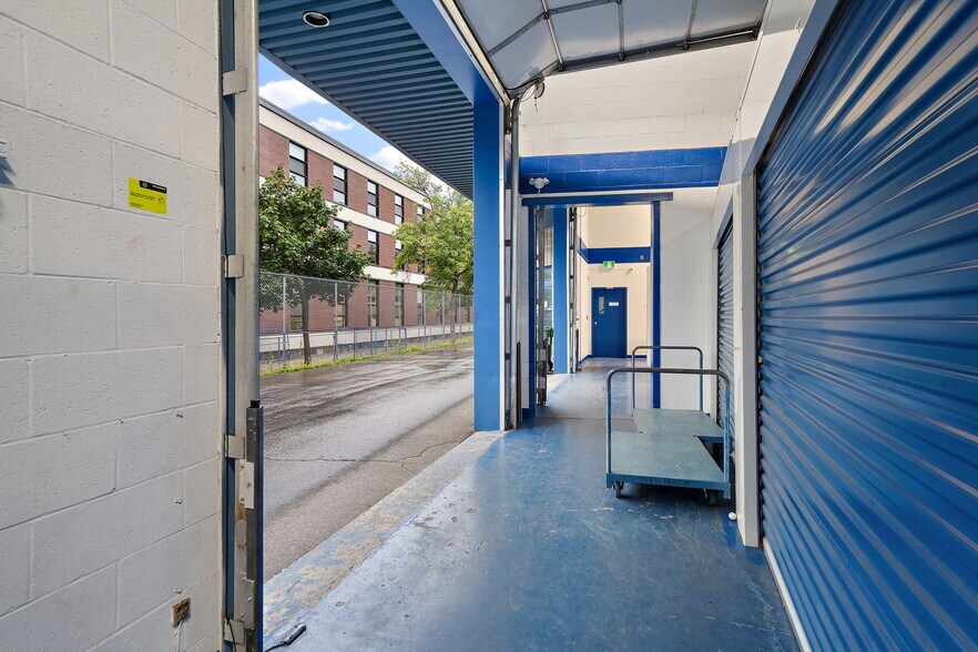More Photos Of 403-409 Rue Saint-Roch, Montréal Warehouse For Lease