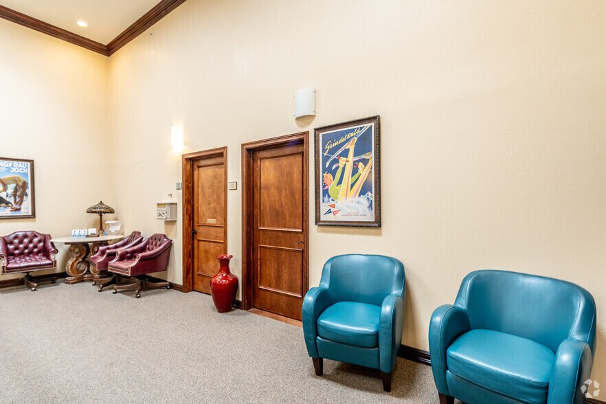 More Photos Of 1312 E 14th St, Plano Office For Lease