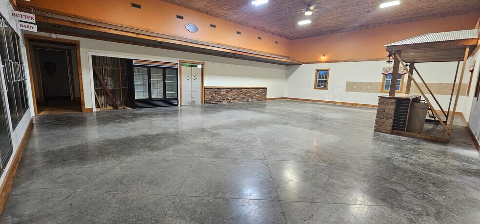 More Photos Of 100 W Pleasant, Cincinnati General Retail For Sale