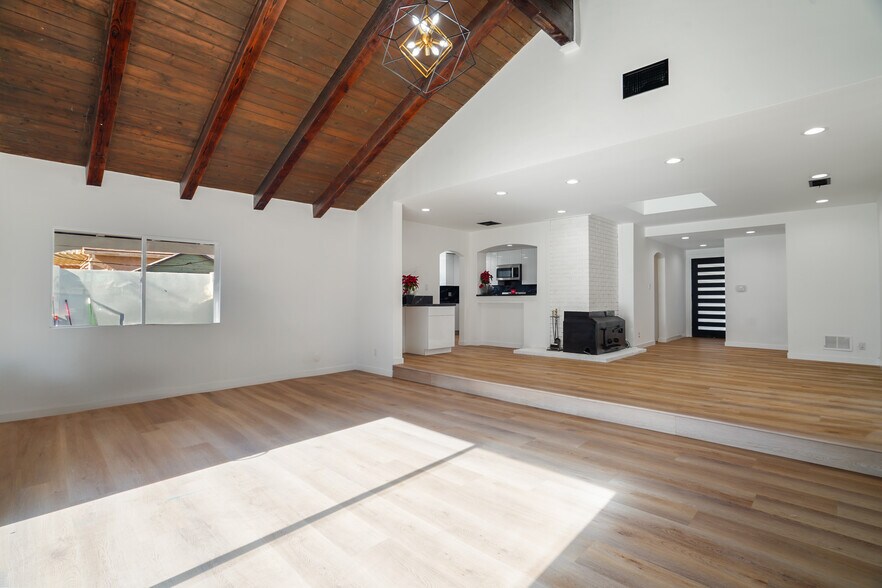 More Photos Of 20336 Cantara St, Winnetka Apartments For Sale