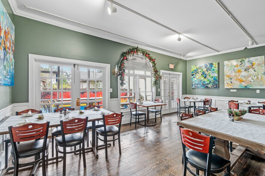 More Photos Of 925 10th St, Port Royal Restaurant For Sale