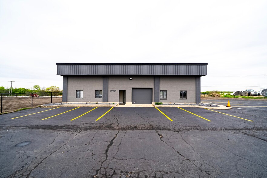 More Photos Of 20604 Burl Ct, Joliet Manufacturing For Sale