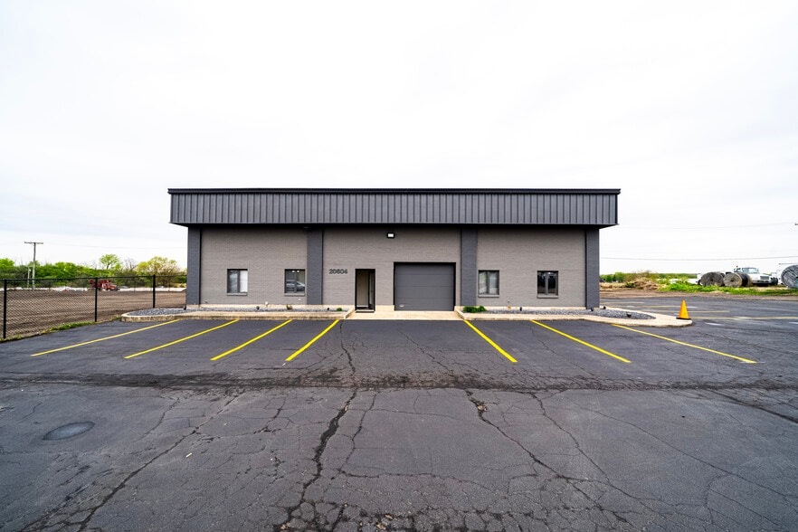 More Photos Of 20604 Burl Ct, Joliet Manufacturing For Sale