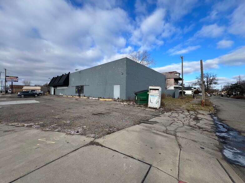 More Photos Of 2601 E Mcnichols Rd, Detroit Supermarket For Sale