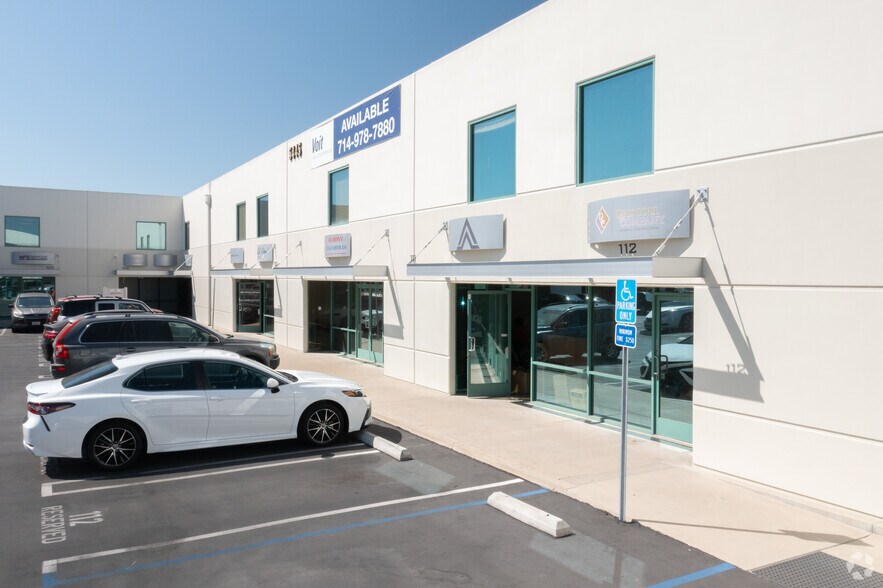More Photos Of 5445 Oceanus Dr, Huntington Beach Warehouse For Lease