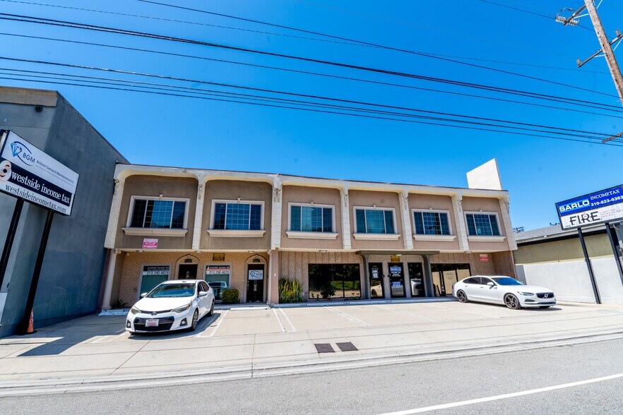 More Photos Of 12041-12043 Jefferson Blvd, Culver City Office For Sale