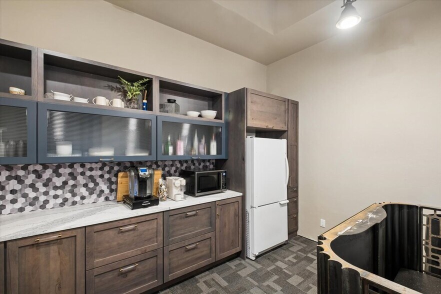 More Photos Of 20 2nd Ave E, Kalispell Office For Sale