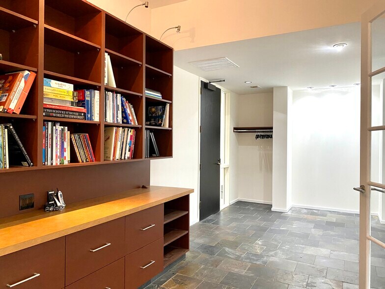 More Photos Of 1005 S 76th Ave, Omaha Medical For Lease