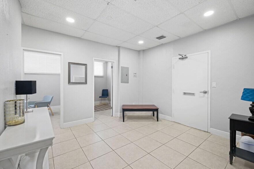 More Photos Of 960 W 41st St, Miami Beach Office Residential For Lease