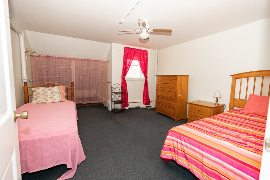 More Photos Of 8 Jennifer Dr, Merrimack Flex For Sale