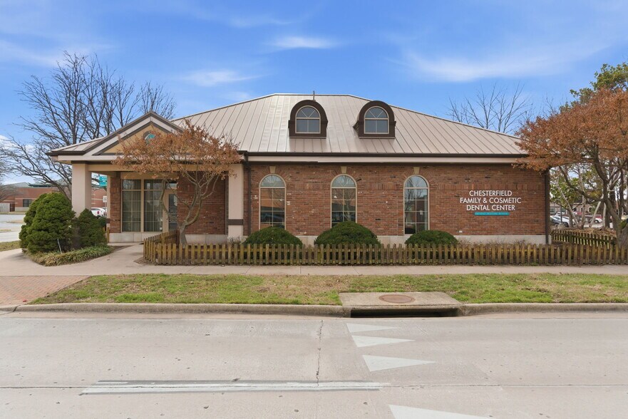 More Photos Of 2104 Chesterfield Blvd, Springfield Office For Sale