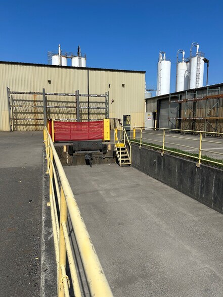 More Photos Of 6001 Belmore St SW, Olympia Manufacturing For Sale