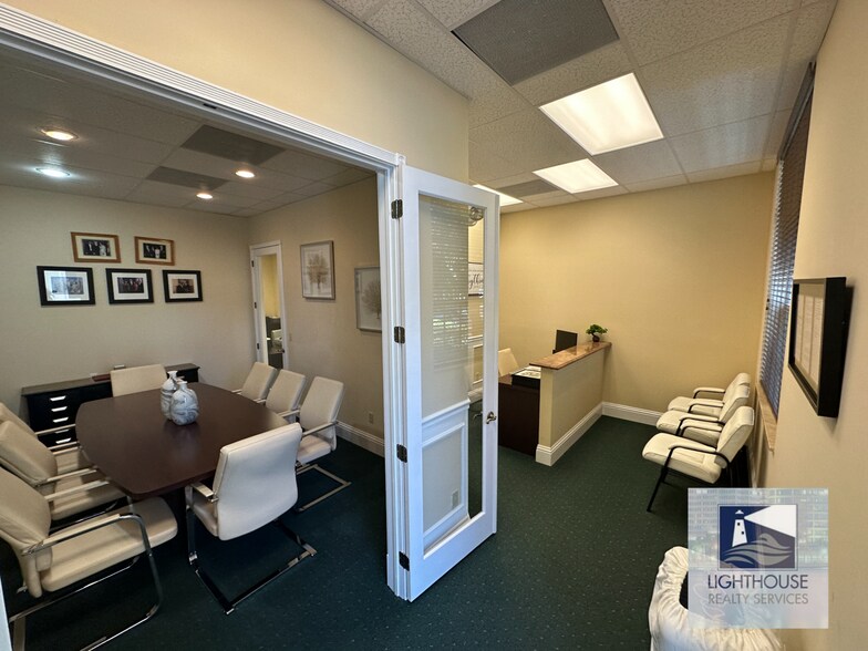 More Photos Of 1935 Commerce Ln, Jupiter Office For Lease