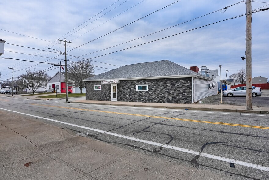 More Photos Of 77-79 Main Rd, Tiverton Restaurant For Sale