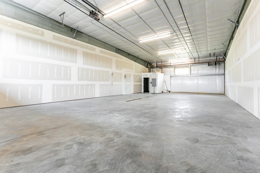 More Photos Of 5680 Browns Canyon Rd, Peoa Showroom For Lease