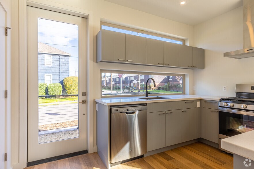 More Photos Of 5115 E Burnside St, Portland Apartments For Sale