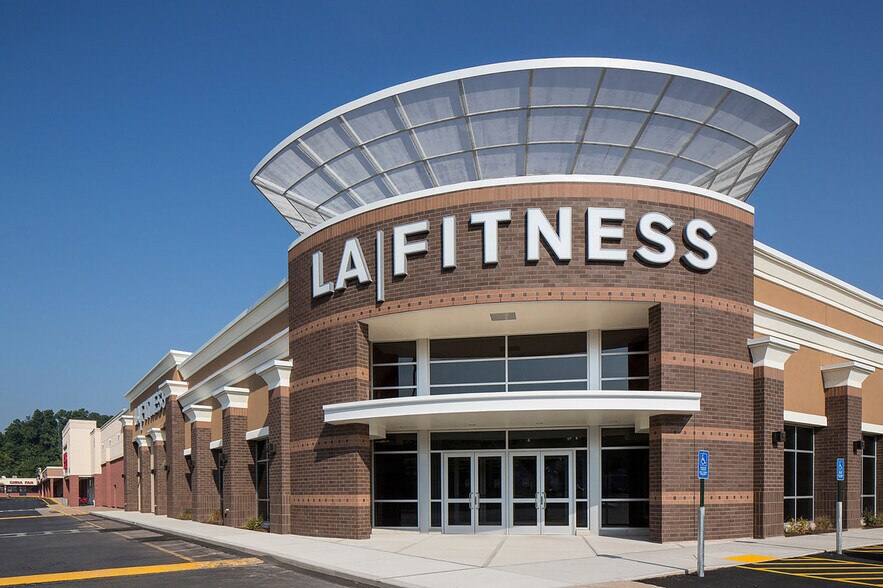 More Photos Of 1600 Southeast Rd, Farmington Unknown For Lease