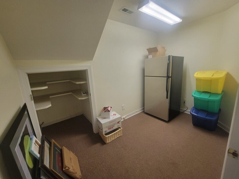 More Photos Of 6600 Windmill Way, Wilmington Industrial For Lease