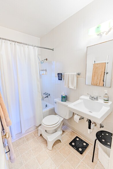 More Photos Of 2202-2216 E St, San Diego Apartments For Sale