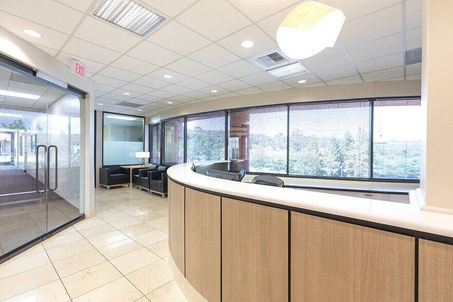 More Photos Of 11440 W Bernardo Ct, San Diego Coworking Space