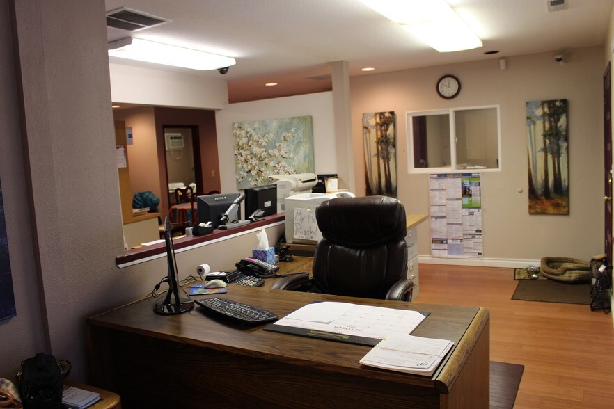 More Photos Of 12208-12222 SE Market St, Portland Office For Lease
