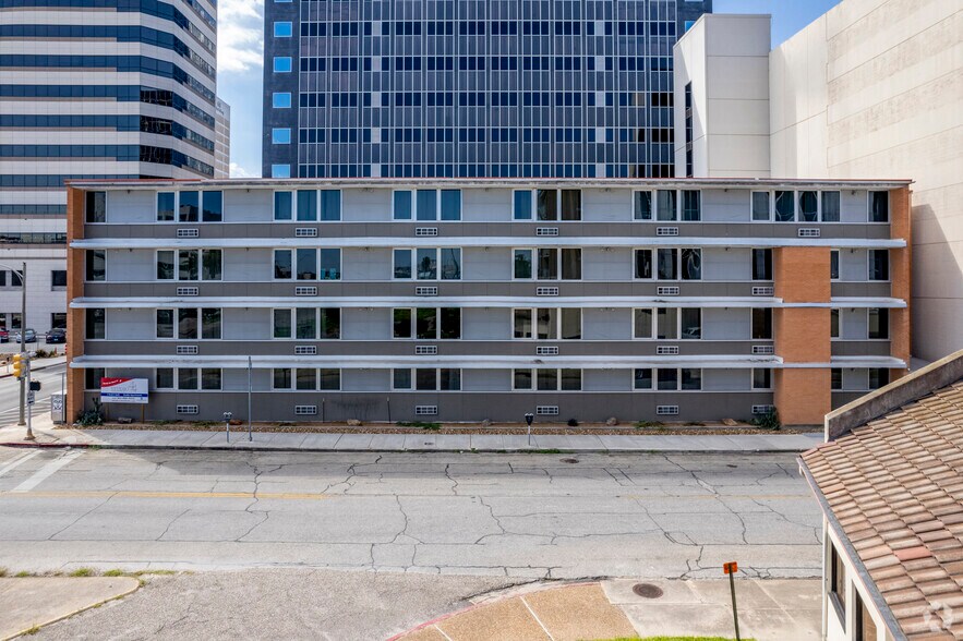 More Photos Of 817 N Carancahua St, Corpus Christi Apartments For Sale