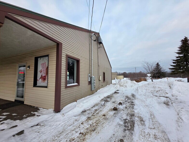 More Photos Of 300 North St, Houlton General Retail For Sale