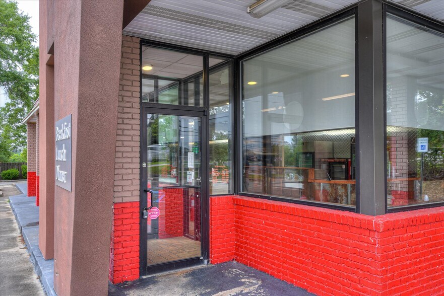 More Photos Of 115 Elm St, Lincolnton Restaurant For Lease