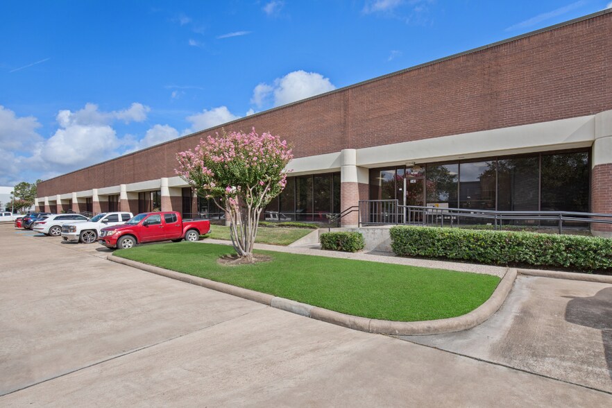More Photos Of 6100 West By Northwest Blvd, Houston Unknown For Lease
